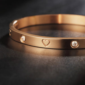 MVCOLEDY 18 K Gold Heart and Stone Bangle